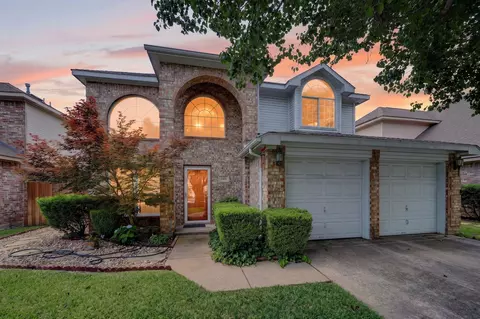 2105 Pritchard Dr, Grapevine, TX 76051