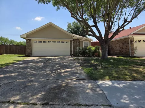 2125 Rose Cliff Ln, Carrollton, TX 75007