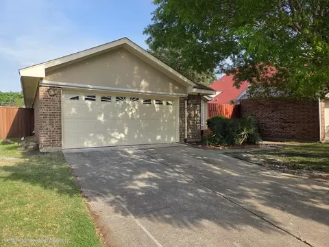 2125 Rose Cliff Ln, Carrollton, TX 75007