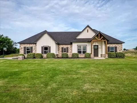 1040 Pioneer Xing, Weatherford, TX 76088