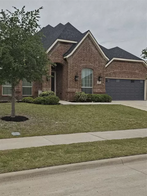 1533 Pierce St, Waxahachie, TX 75165