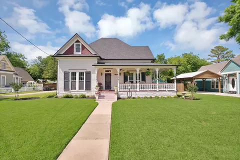 410 W Spring St, Weatherford, TX 76086