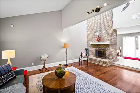 1023 Auburn Dr, Arlington, TX 76012