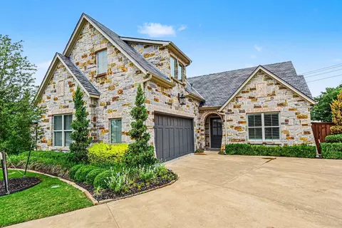 2401 Prestwick Dr, Midlothian, TX 76065
