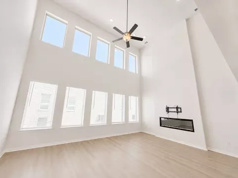 321 Ukiah St, Lewisville, TX 75067
