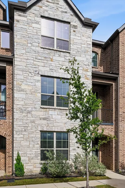 321 Ukiah St, Lewisville, TX 75067