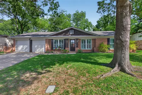1917 Mesquite Trl, Hurst, TX 76054