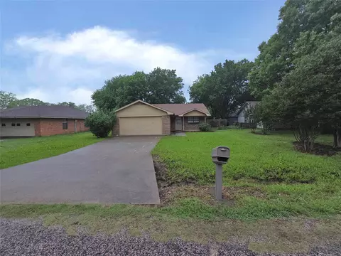 108 S Florence St, Tioga, TX 76271