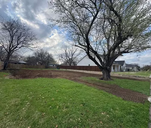 1110 S Pine St, Grapevine, TX 76051