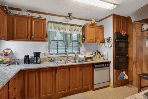 Kitchen - 306 Lesa Ln, Stonewall, LA 71078 photo 2 of 4
