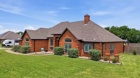 3111 Briarcliff Cir, Gainesville, TX 76240
