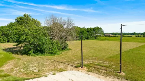 434 Private Road 33085, Sumner, TX 75486