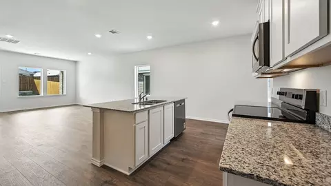 Kitchen - 122 Pheasant Run, Terrell, TX 75160 photo 2 of 3