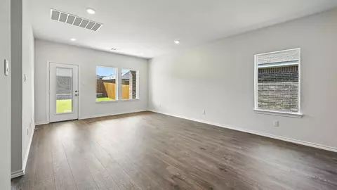 Living - 122 Pheasant Run, Terrell, TX 75160 photo 1 of 2