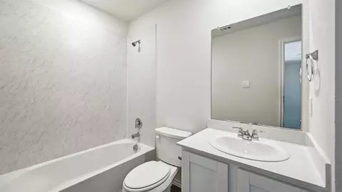 Bath - 122 Pheasant Run, Terrell, TX 75160 photo 3 of 5