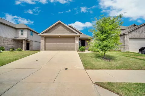 8304 White Pine Dr, Fort Worth, TX 76123