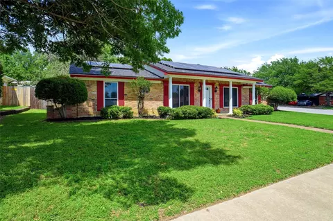 853 Spring Lake Dr, Bedford, TX 76021
