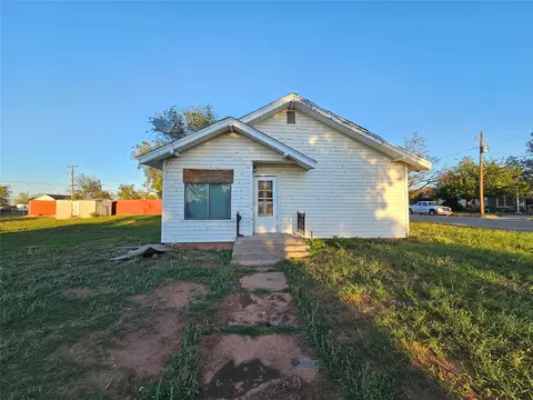 1211 Campbell St, Sweetwater, TX 79556
