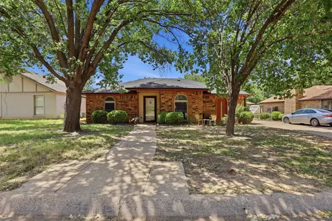 4214 Windhurst Dr, Arlington, TX 76015