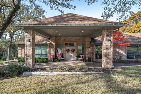 318 Crestview Ln, Hideaway, TX 75771