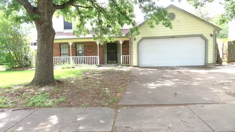 608 Valley Mills Dr, Arlington, TX 76018