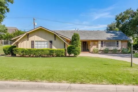 6601 Dakar Rd W, Fort Worth, TX 76116