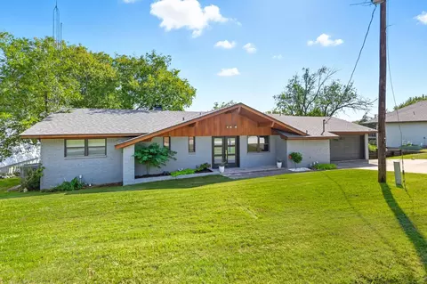 80 Bayside Cir, Gainesville, TX 76240