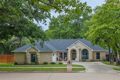 1805 Spinnaker Ln, Azle, TX 76020