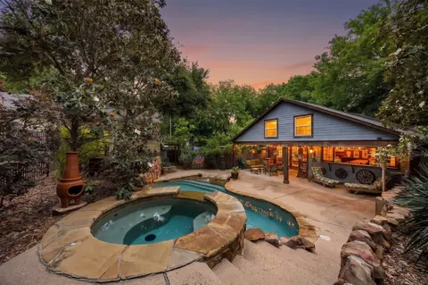 1025 W Main St, Waxahachie, TX 75165