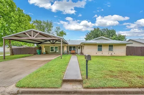 902 S Avenue L, Clifton, TX 76634