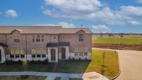 3201 Solana Cir, Denton, TX 76207