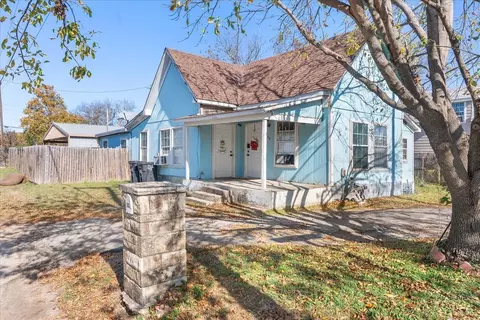 109 N Kouns St, Cleburne, TX 76031