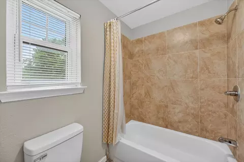 Bath - 3025 David Dr, Rowlett, TX 75088 photo 6 of 6