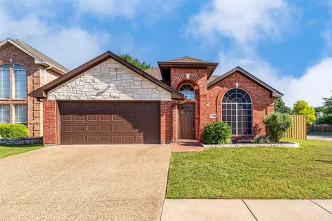 2802 Garden Oaks Pl, Grand Prairie, TX 75052