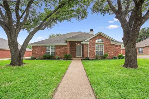 949 Crested Butte Dr, Hewitt, TX 76643