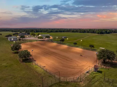 883 N Speegleville Rd, Woodway, TX 76712