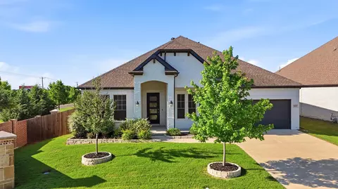 2213 Windy Hill Ln, Waxahachie, TX 75167