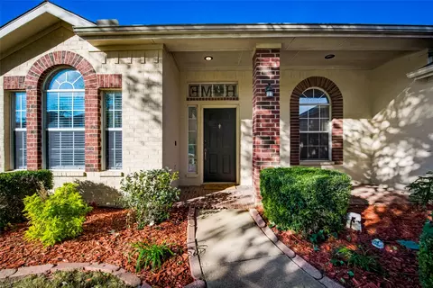 2732 Excalibur Dr, Grand Prairie, TX 75052