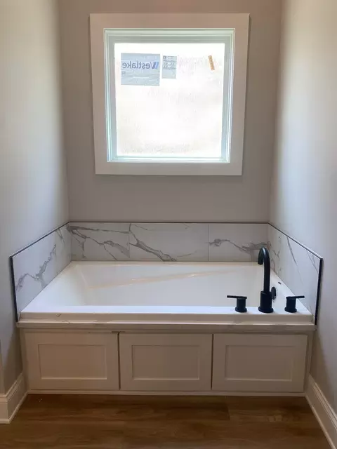 Bath - 703 Joseph Ln, Ruston, LA 71270 photo 2 of 4