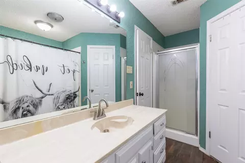 Bath - 4426 Cole Dr, Abilene, TX 79606 photo 4 of 5