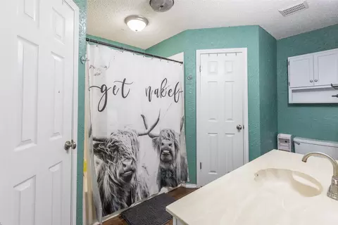 Bath - 4426 Cole Dr, Abilene, TX 79606 photo 2 of 5