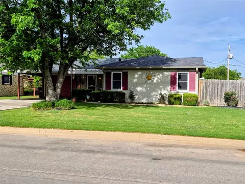 191 Hampton St, Graham, TX 76450