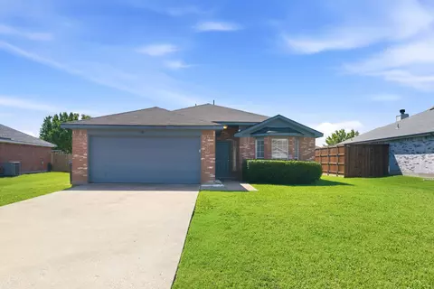 311 S Chestnut St, Forney, TX 75126