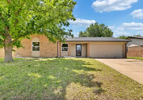 6028 Herschel Dr, Watauga, TX 76148