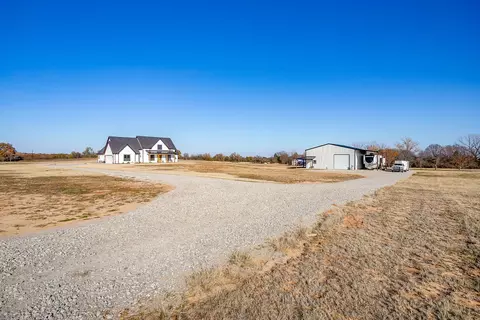 Exterior - 8140 Lavender Rd, Springtown, TX 76082 photo 4 of 6