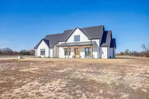 Exterior - 8140 Lavender Rd, Springtown, TX 76082 photo 2 of 6