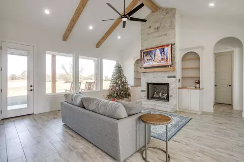 Living - 8140 Lavender Rd, Springtown, TX 76082 photo 1 of 2