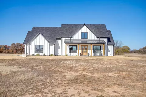 8140 Lavender Rd, Springtown, TX 76082