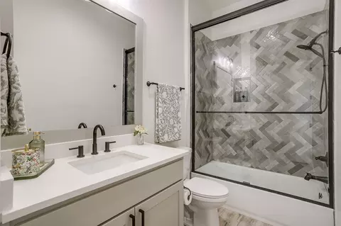 Bath - 8140 Lavender Rd, Springtown, TX 76082 photo 4 of 4