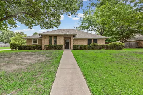 10501 Oak Creek Dr, Greenville, TX 75402